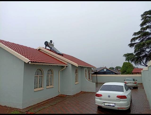 3 BEDROOM HOUSE FOR SALE IN PROTEA GARDEN